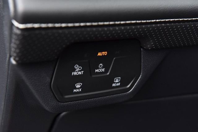 New 2026 Volkswagen Atlas Cross Sport SEL Premium R-Line image 11