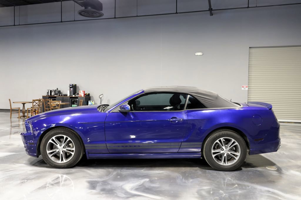 Used 2013 Ford Mustang Premium RWD image 13