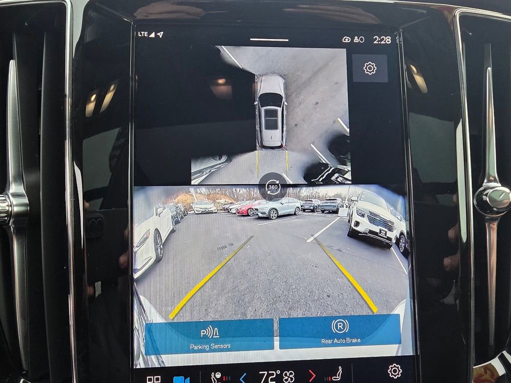 Used 2025 Volvo V60 B5 Cross Country Plus image 22