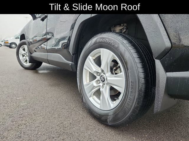 Used 2021 Toyota RAV4 XLE w/ Convenience Package image 18