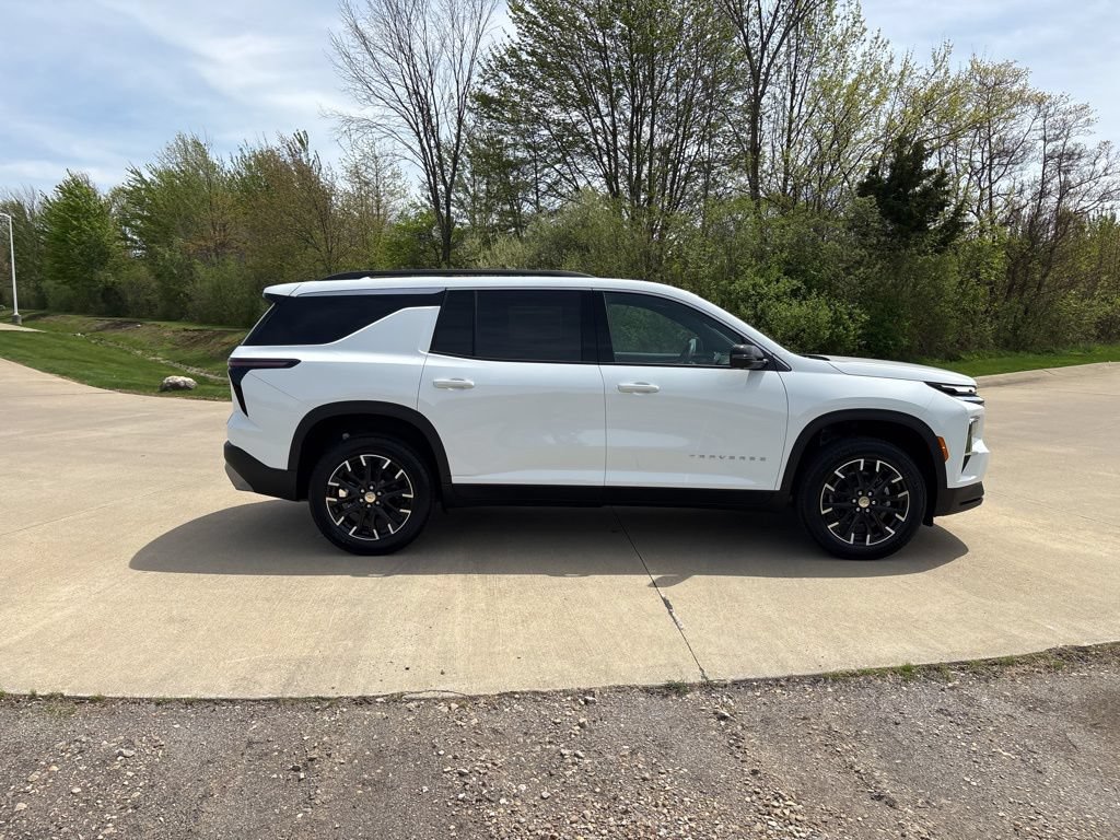 New 2026 Chevrolet Traverse LT w/ Sun and Wheel Package FWD image 10