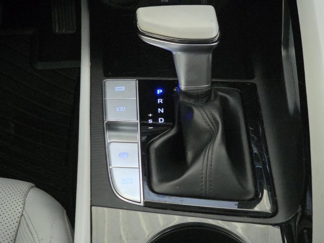 Used 2022 Hyundai Elantra Limited FWD image 16