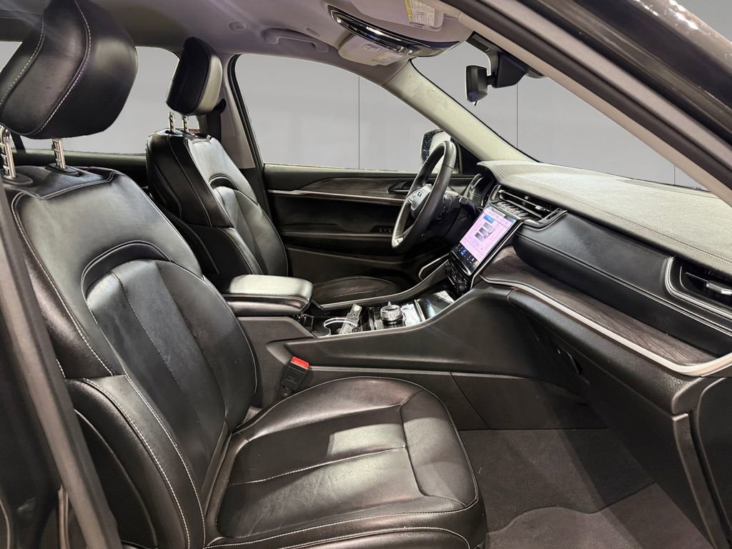 Used 2023 Jeep Grand Cherokee L Limited image 17