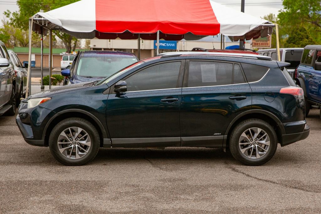 Used 2018 Toyota RAV4 LE image 8