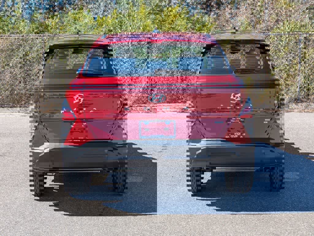 Used 2025 Hyundai Kona SE image 4