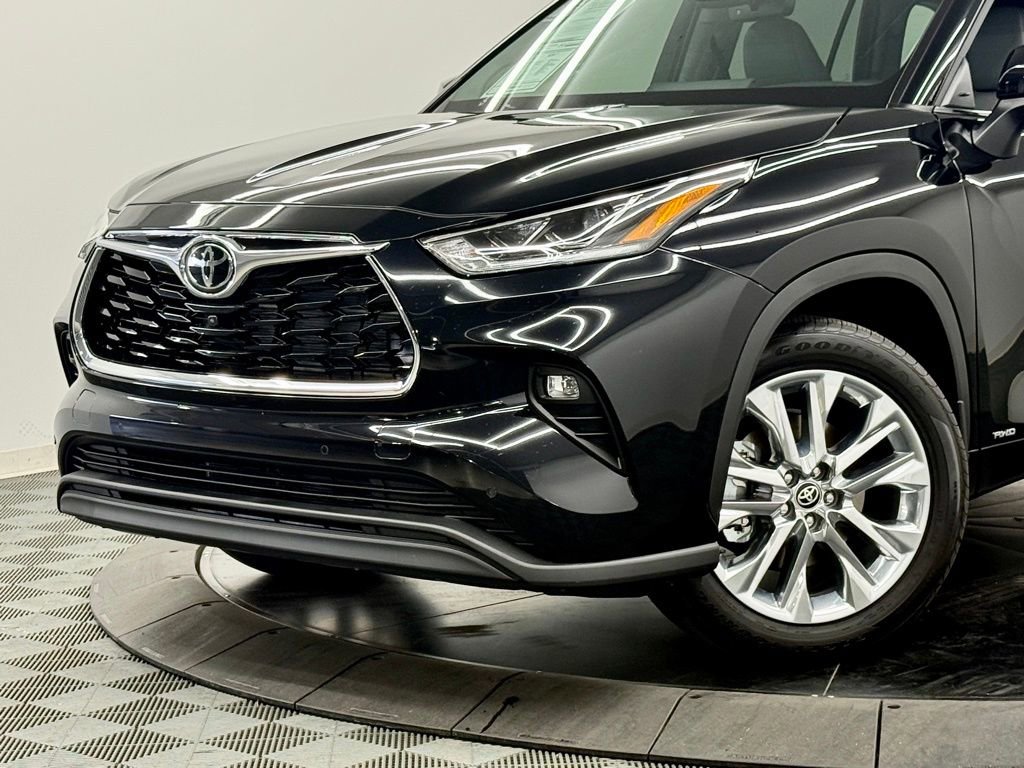 Used 2026 Toyota Highlander Limited image 3