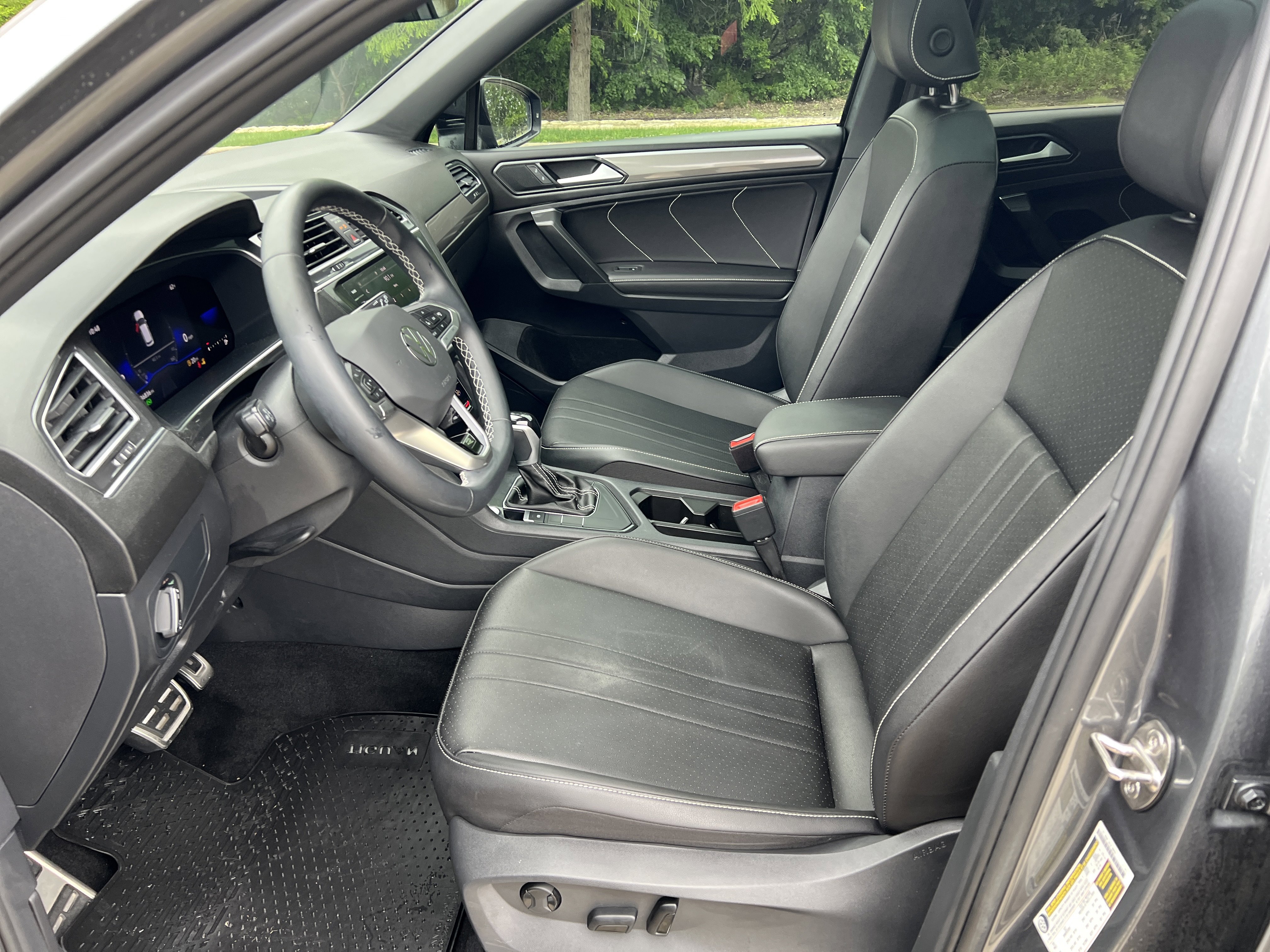 Certified 2023 Volkswagen Tiguan SE R-Line FWD image 15