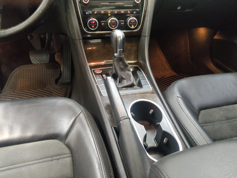 Used 2015 Volkswagen Passat 1.8T SEL Premium image 26