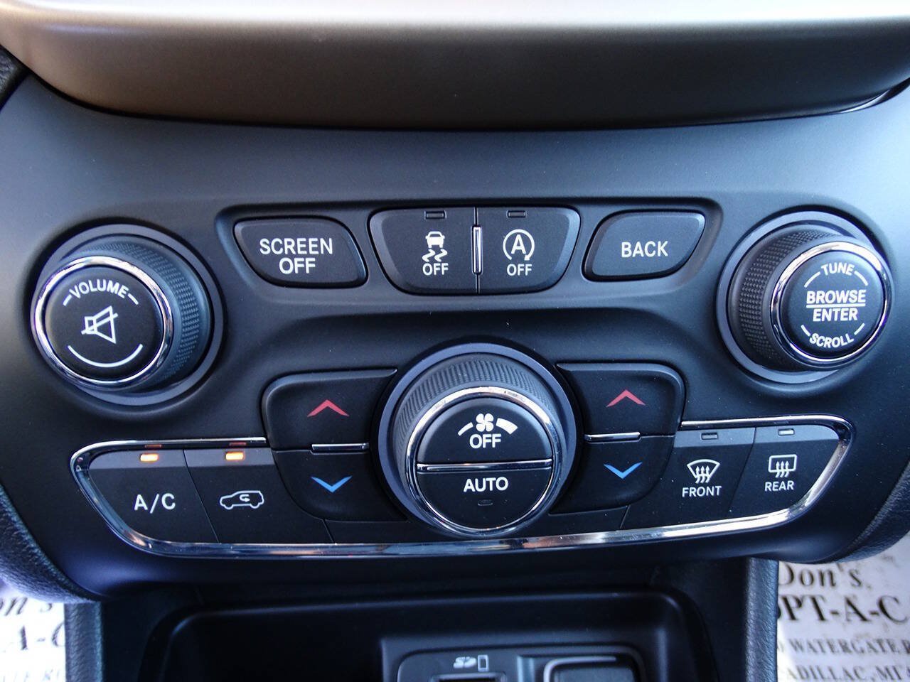 Used 2016 Jeep Cherokee 4WD Limited w/ Luxury Group w/ Luxury Group image 33