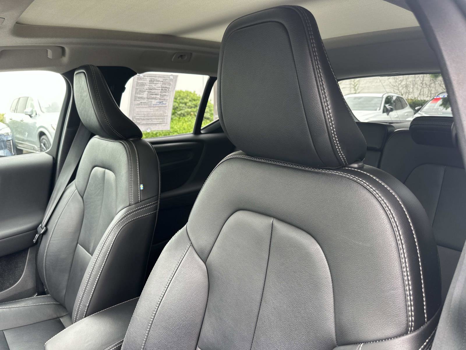 Certified 2021 Volvo XC40 T5 Momentum w/ Premium Package image 19