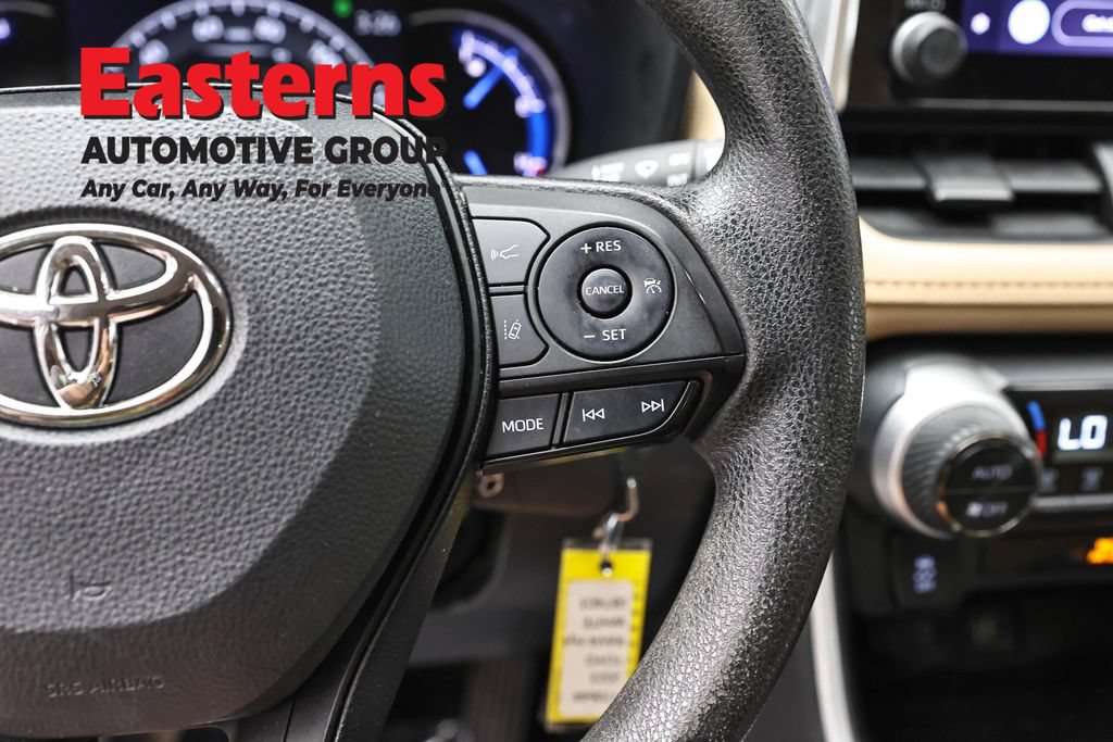 Used 2023 Toyota RAV4 LE AWD/4WD image 15