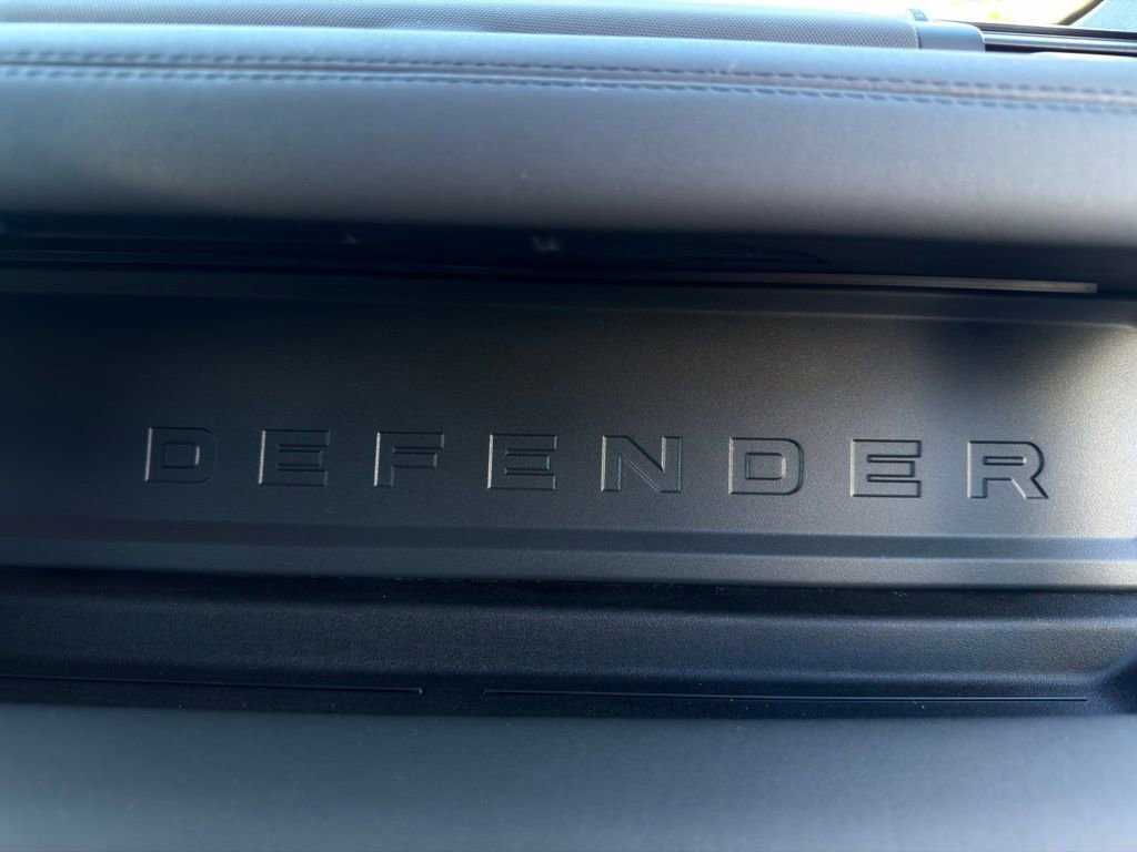 Used 2024 Land Rover Defender 130 X-Dynamic SE image 35