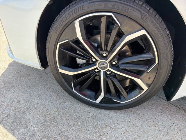 Used 2024 Nissan Altima 2.5 SR w/ SR Premium Package FWD image 8