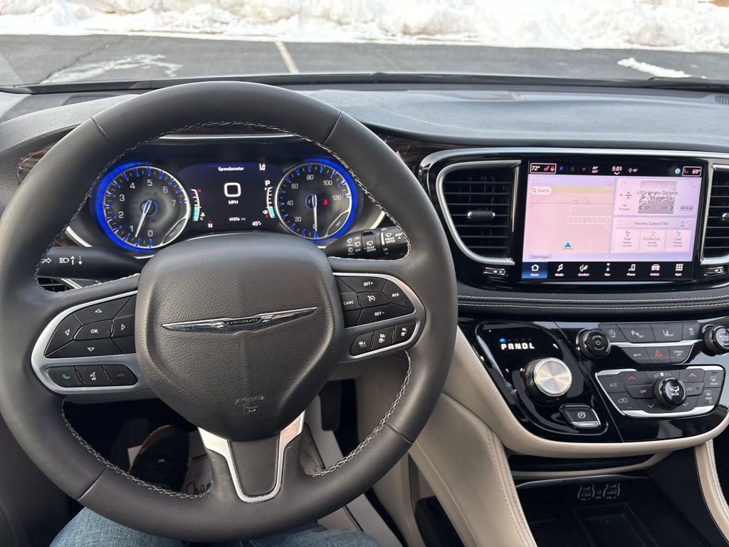 Used 2024 Chrysler Pacifica Limited FWD image 50