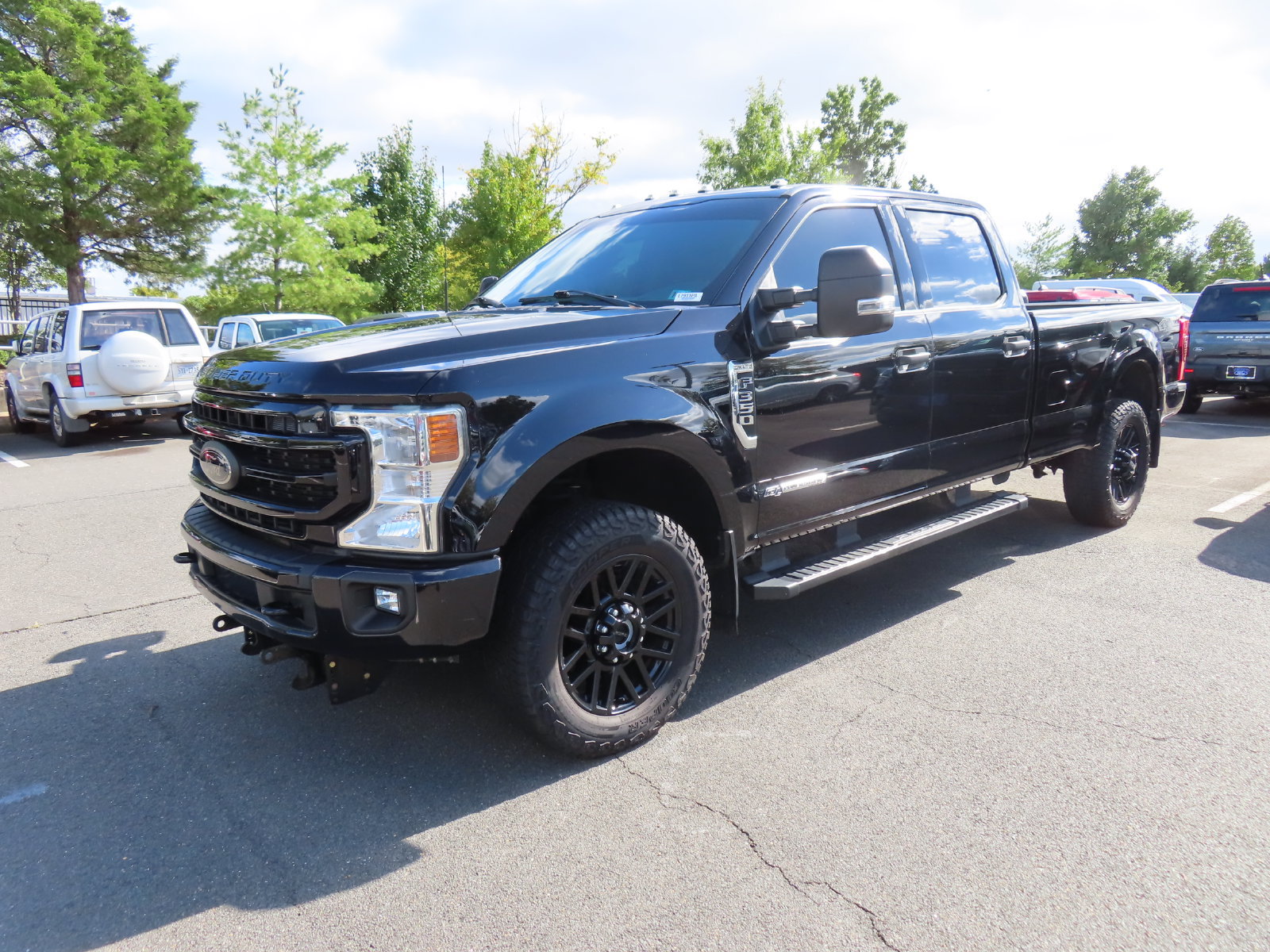 Used 2022 Ford F350 XLT w/ Black Appearance Package AWD/4WD image 3