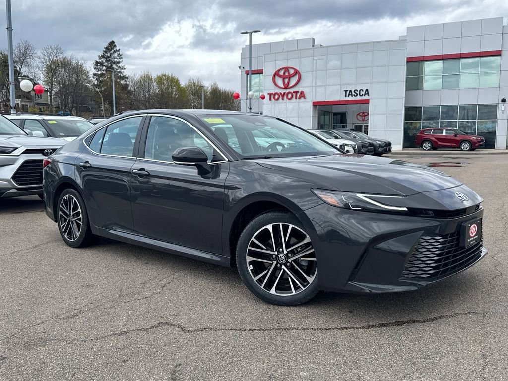 Used 2025 Toyota Camry XLE image 1