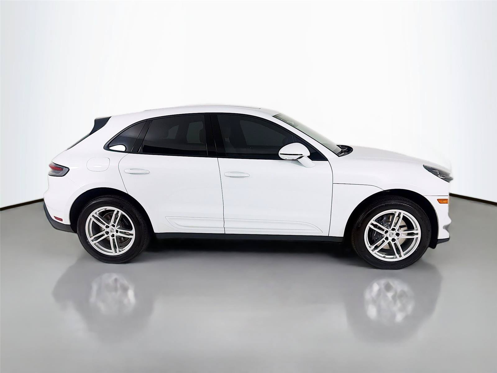 Certified 2023 Porsche Macan Turbo AWD/4WD image 28