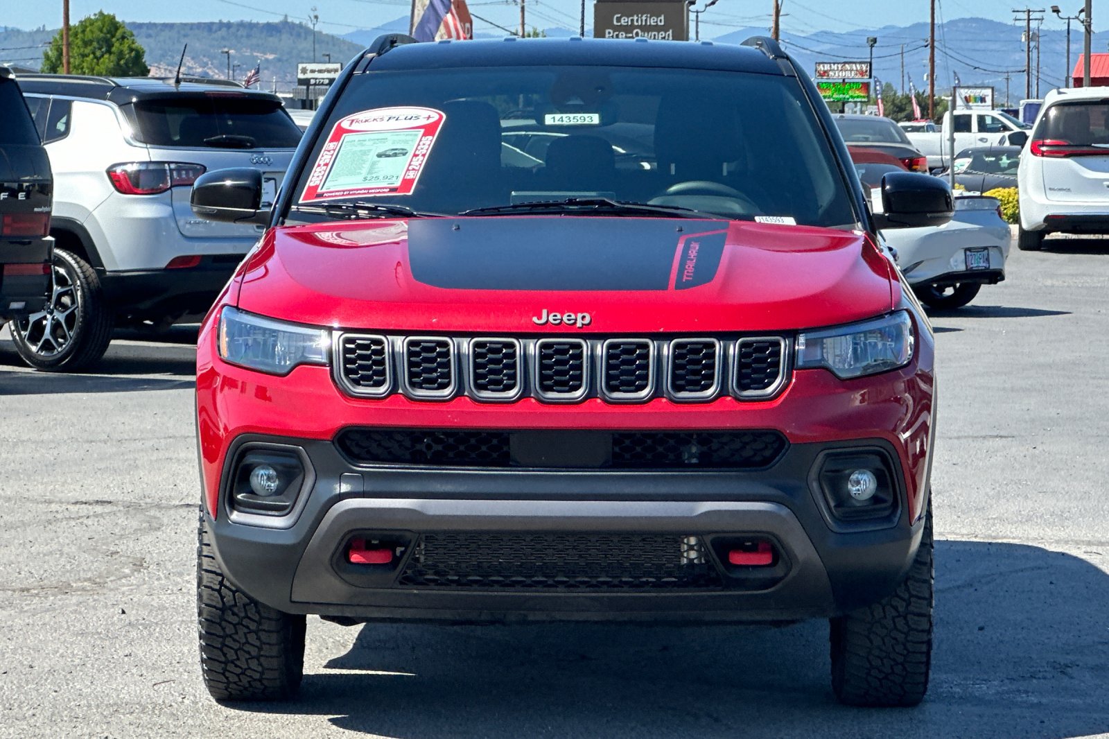 Used 2025 Jeep Compass Trailhawk AWD/4WD image 9