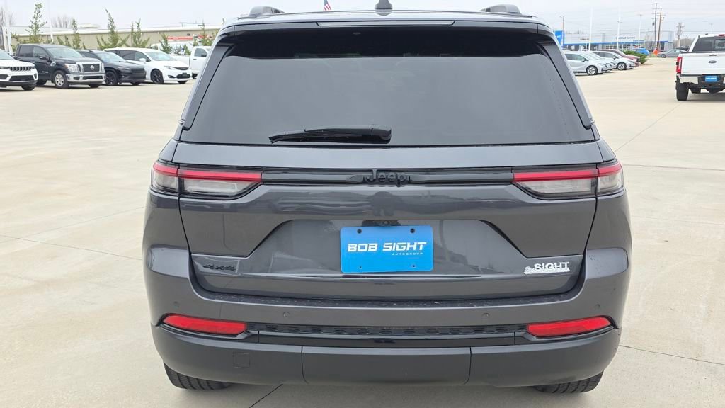 Used 2023 Jeep Grand Cherokee Altitude AWD/4WD image 4