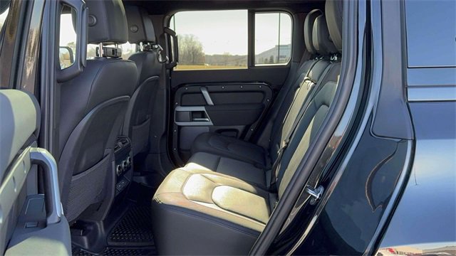 Used 2023 Land Rover Defender 110 X-Dynamic SE image 11