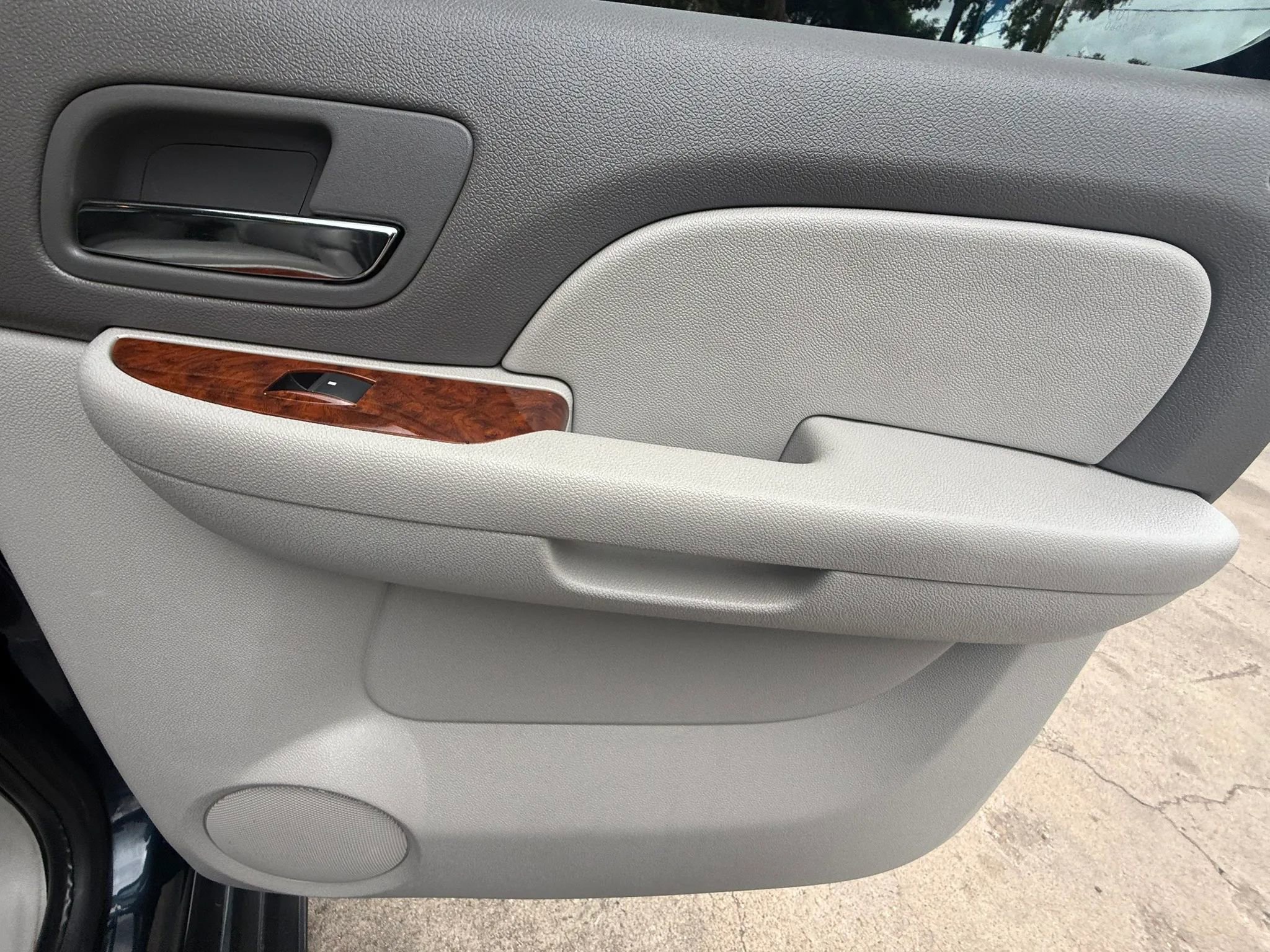 Used 2007 Chevrolet Suburban LTZ w/ LTZ Preferred Equipment Group RWD image 23