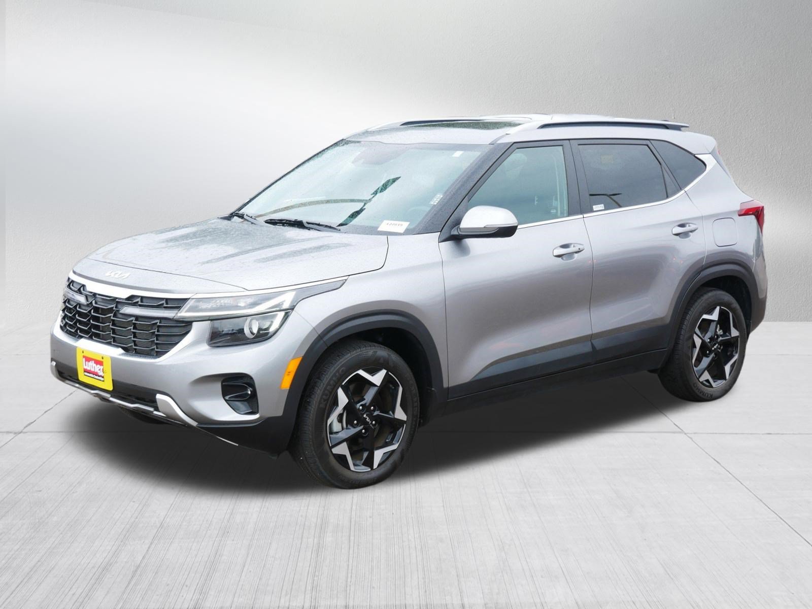 Used 2024 Kia Seltos EX AWD/4WD image 3