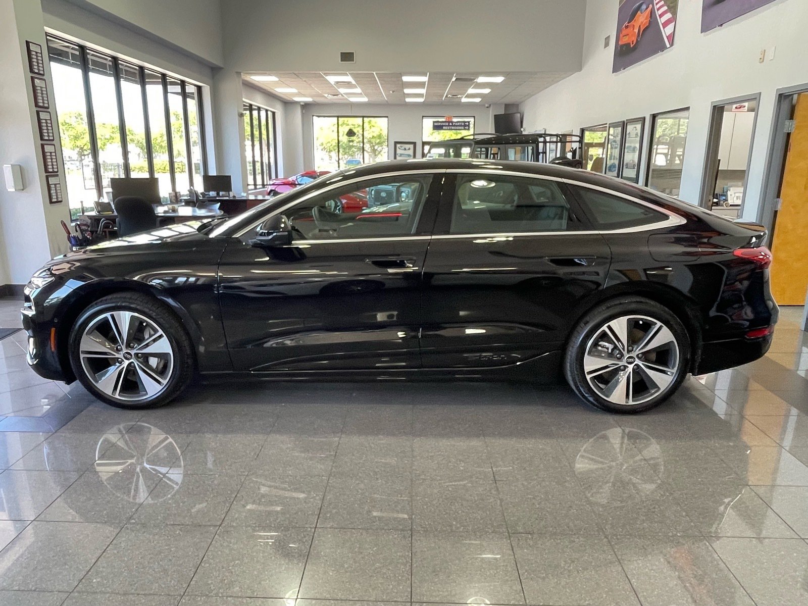 Used 2025 Audi A6 e-tron Premium Plus w/ Premium Plus AWD/4WD image 2