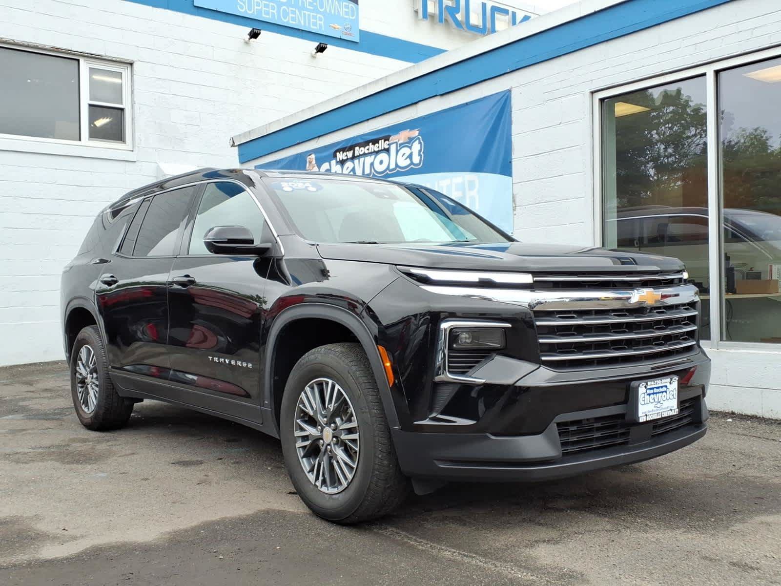 Used 2024 Chevrolet Traverse LT