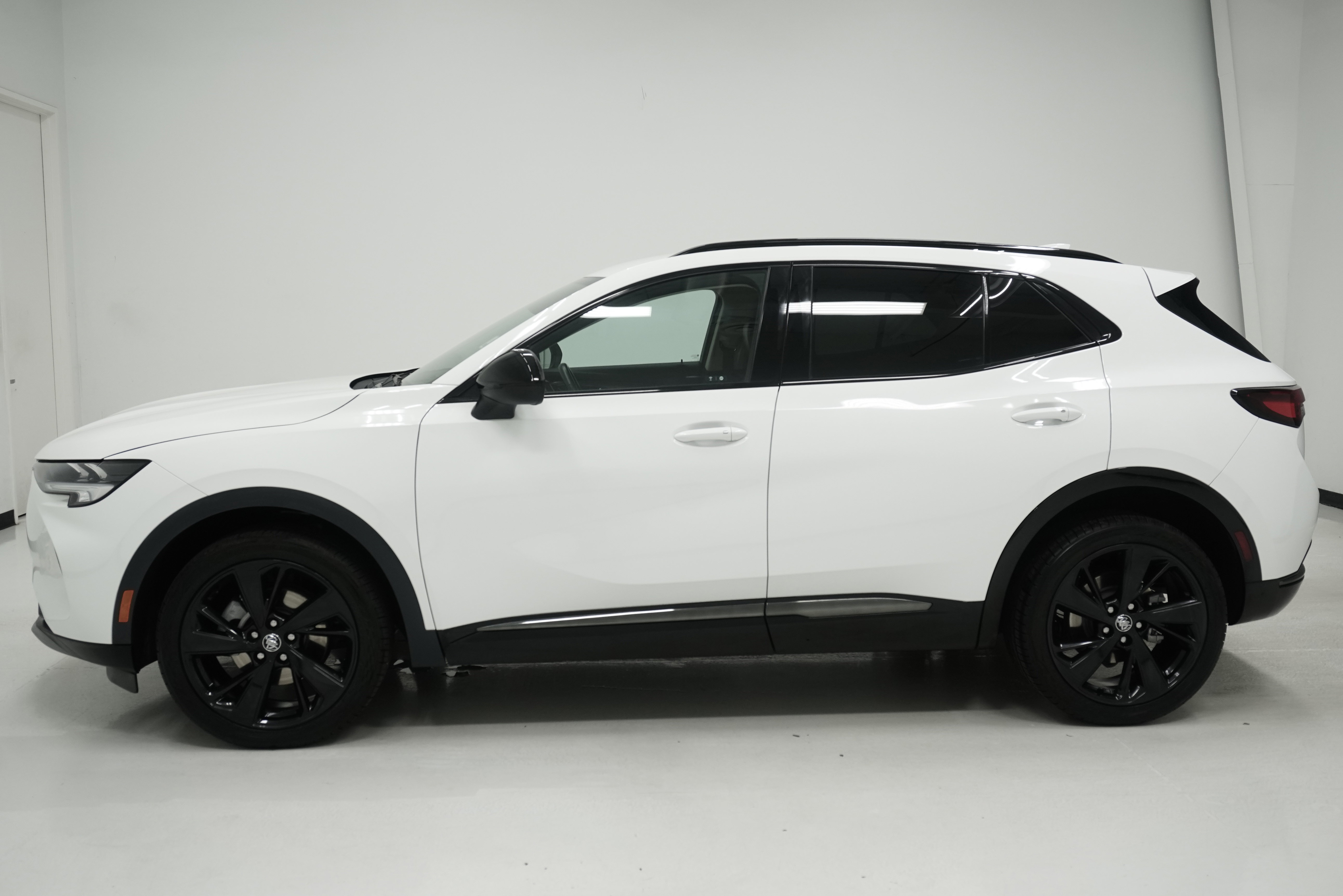 Used 2023 Buick Envision Essence w/ Sport Touring Package FWD image 7