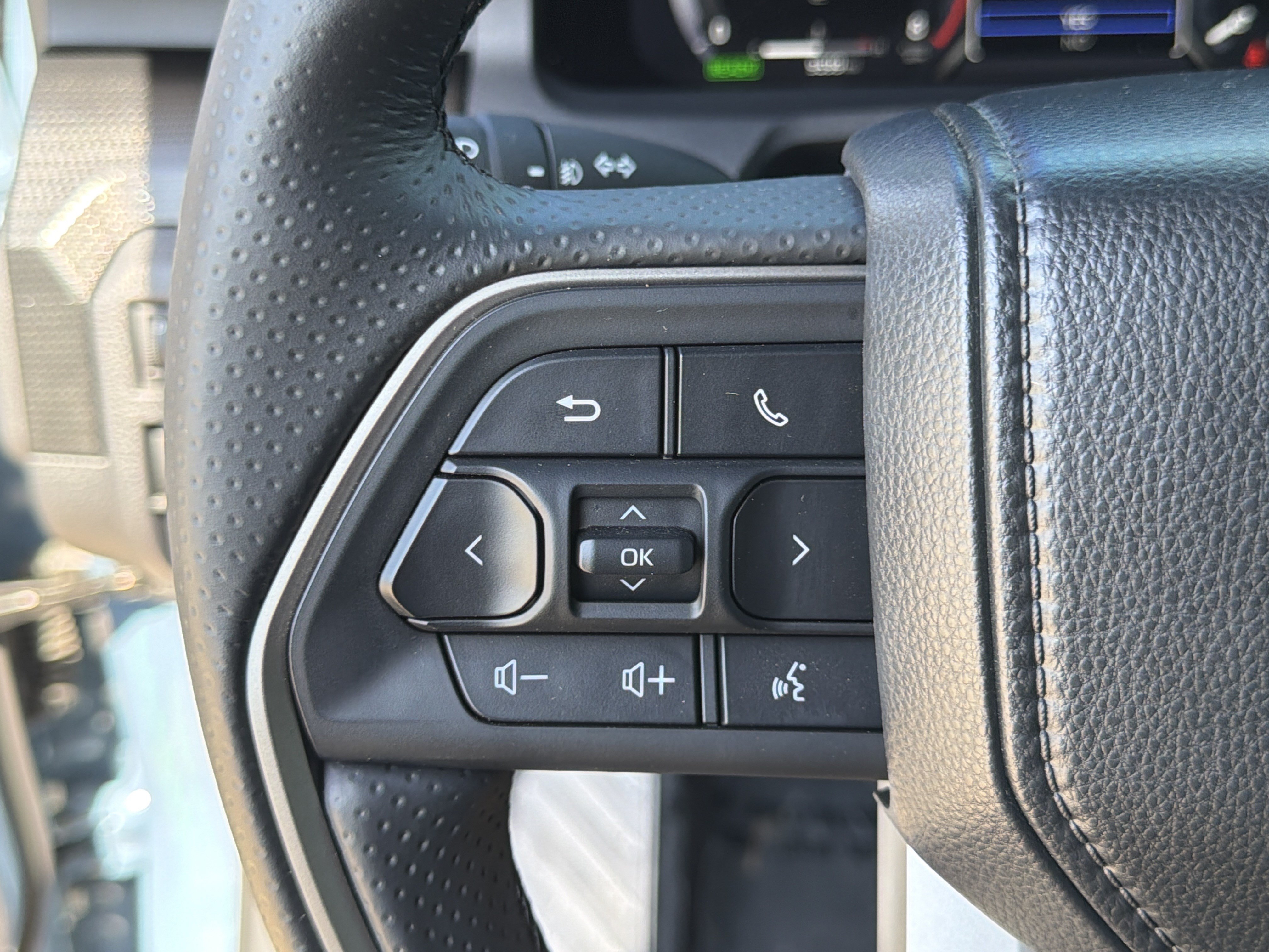 Used 2025 Toyota 4Runner Limited AWD/4WD image 26