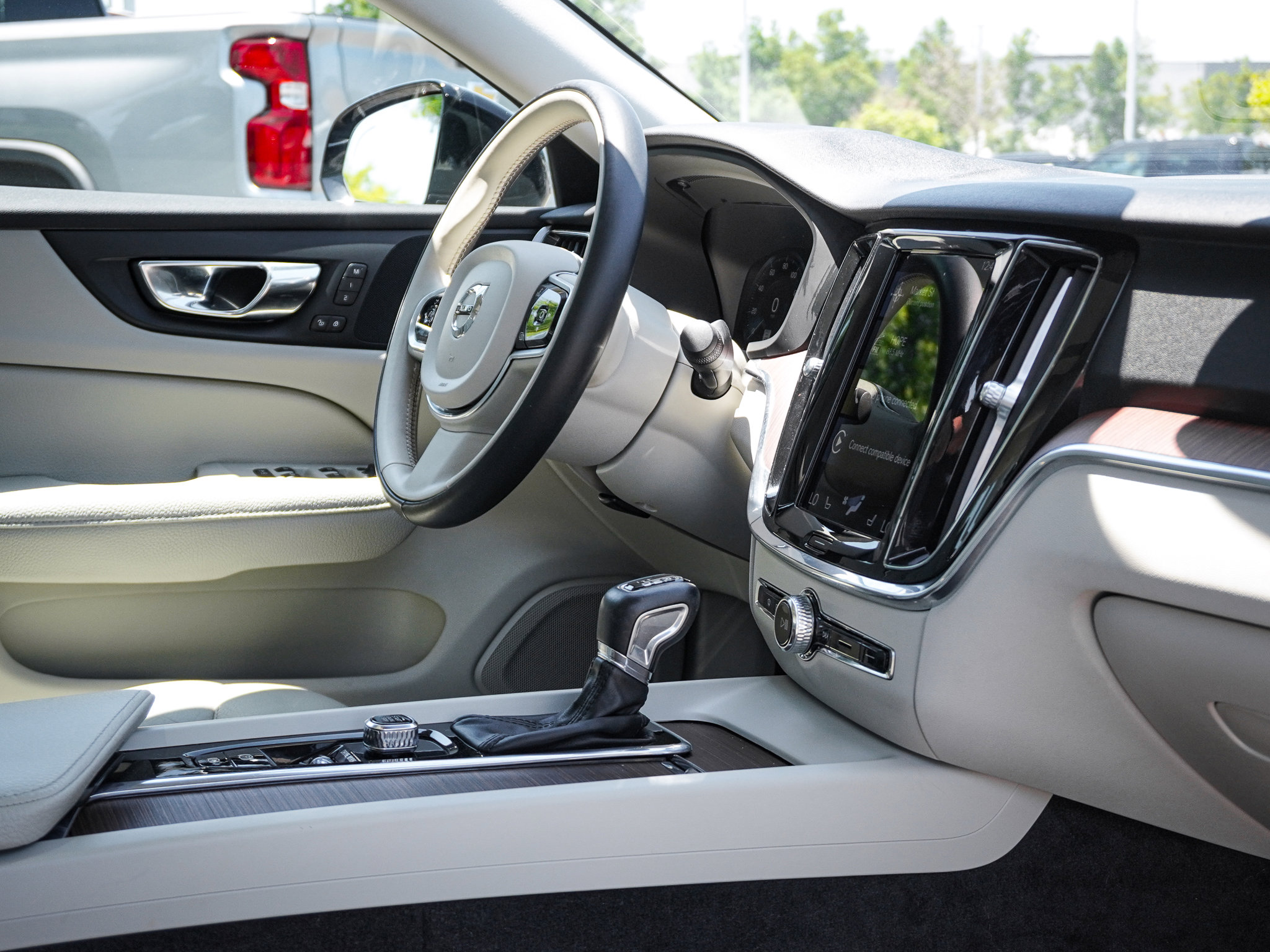 Used 2021 Volvo S60 T5 Momentum w/ Premium Package FWD image 35