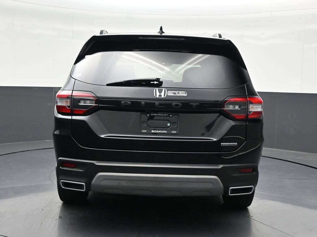 Used 2025 Honda Pilot Touring image 4