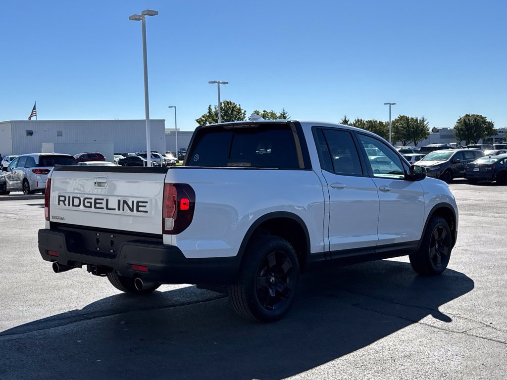 Used 2025 Honda Ridgeline Black Edition image 7