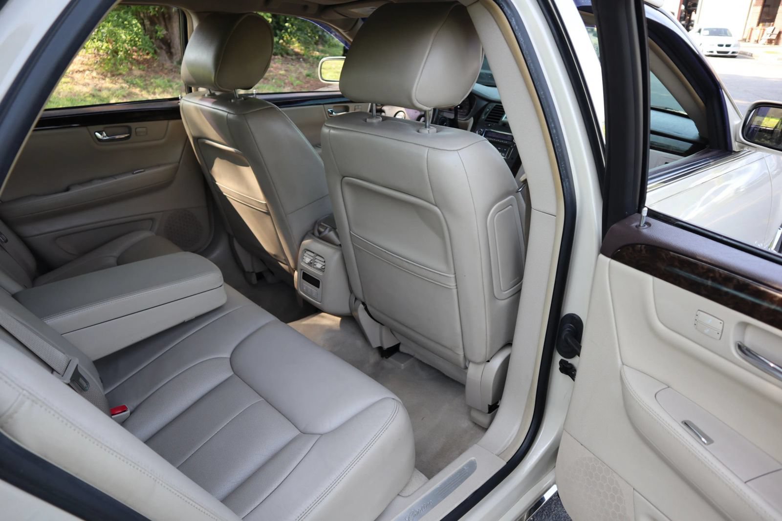 Used 2011 Cadillac DTS Luxury FWD image 18