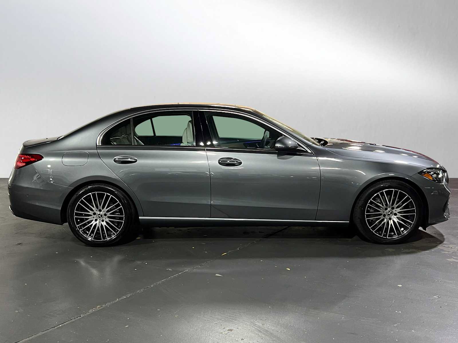 Used 2025 Mercedes-Benz C 300 4MATIC Sedan image 2