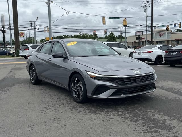 Certified 2025 Hyundai Elantra Sport FWD image 3