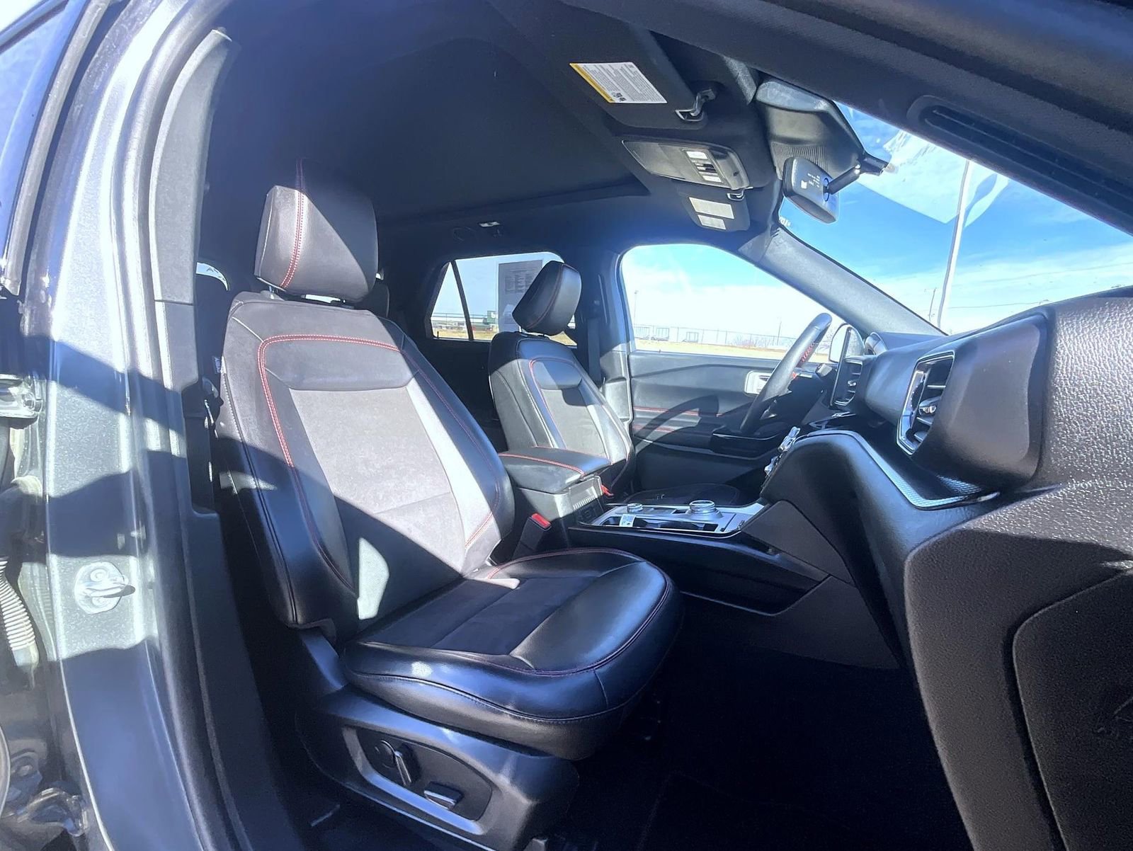 Used 2023 Ford Explorer ST-Line w/ Class IV Trailer Tow Package image 16