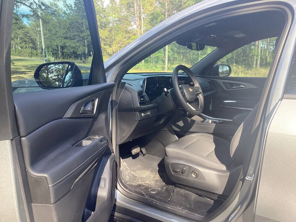 New 2026 Chevrolet Traverse LT w/ Driver Confidence Package FWD image 10