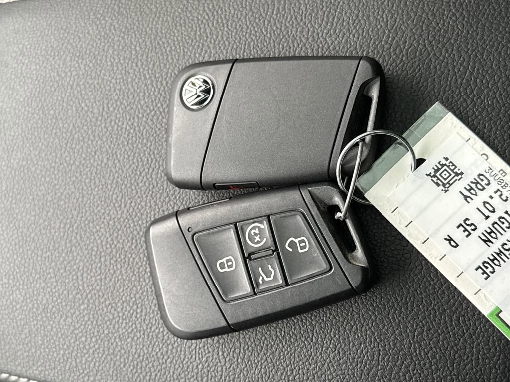 Used 2024 Volkswagen Tiguan SE R-Line image 30