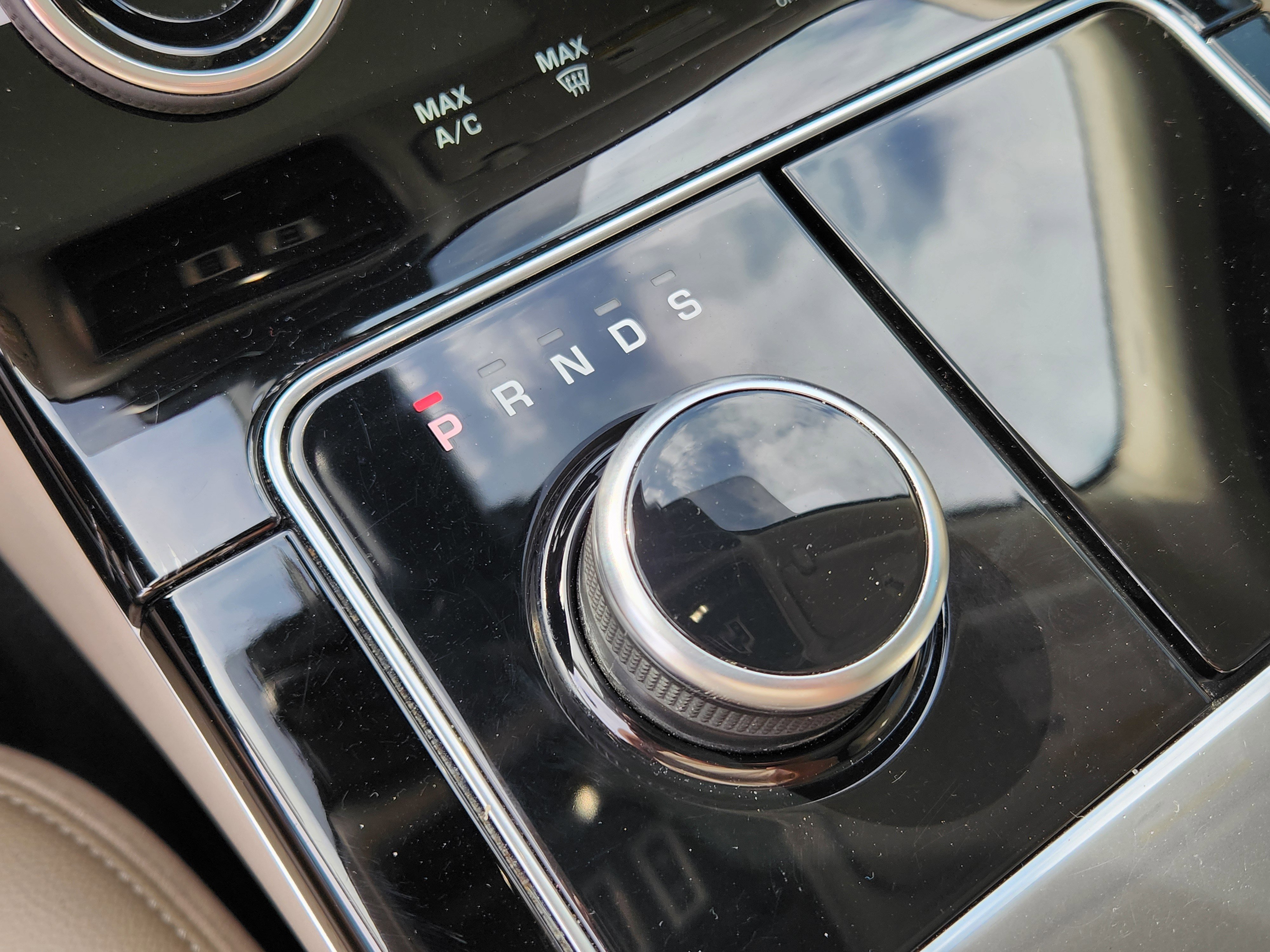 Used 2018 Land Rover Range Rover Velar R-Dynamic SE AWD/4WD image 23