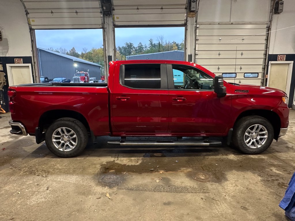 Used 2024 Chevrolet Silverado 1500 LT AWD/4WD image 6
