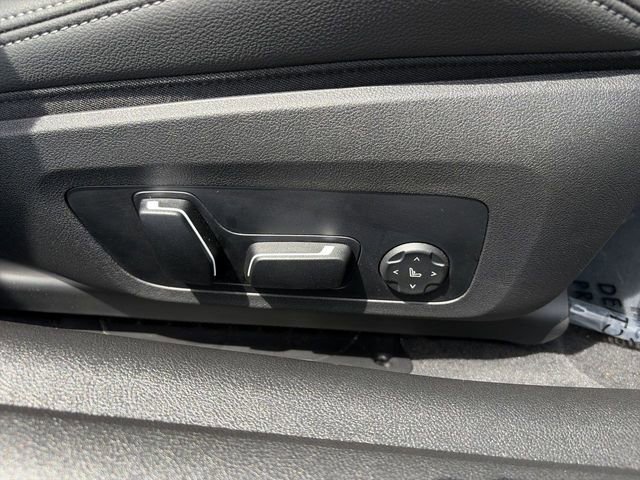 Used 2025 BMW M440i Coupe RWD image 12
