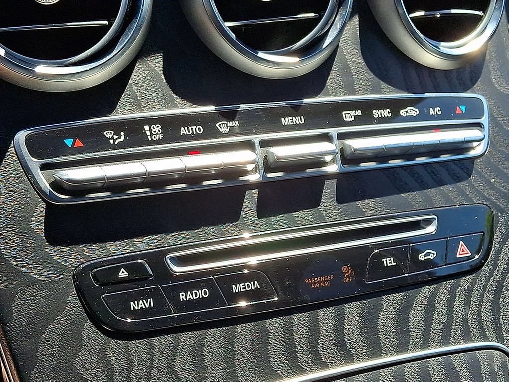 Used 2018 Mercedes-Benz GLC 300 4MATIC image 17