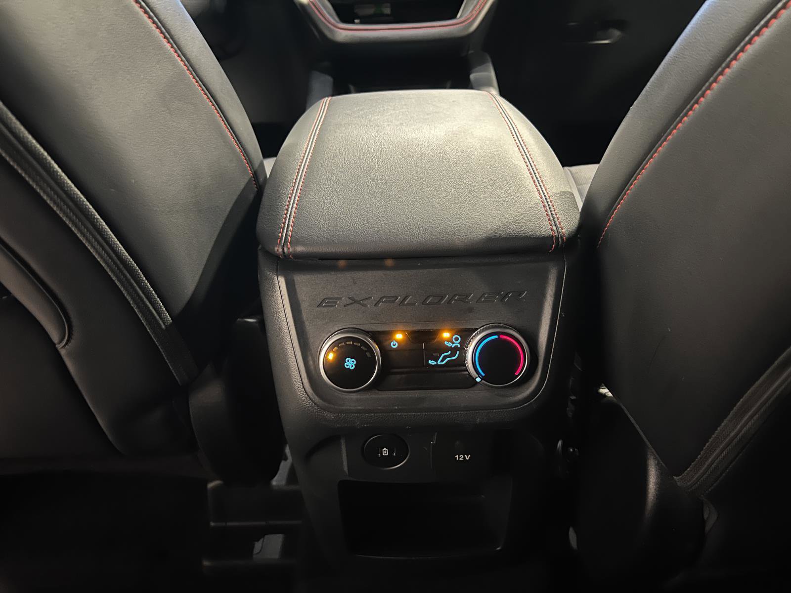 Used 2025 Ford Explorer ST-Line w/ ST-Line Street Pack image 29