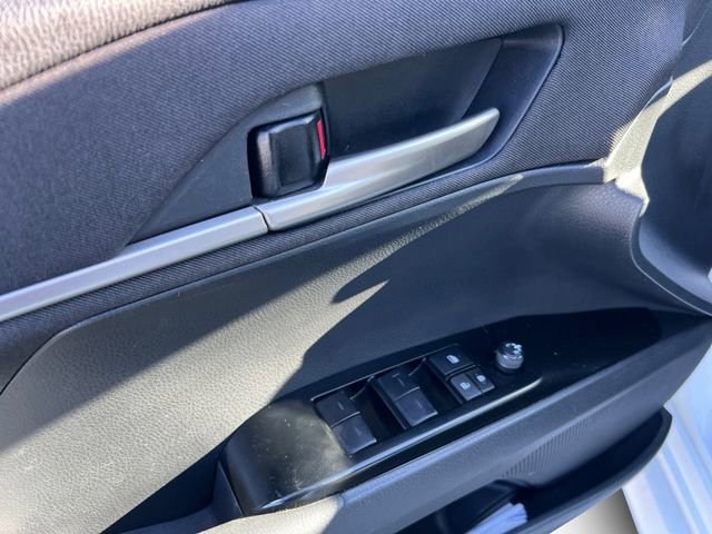 Used 2025 Toyota Camry LE image 11