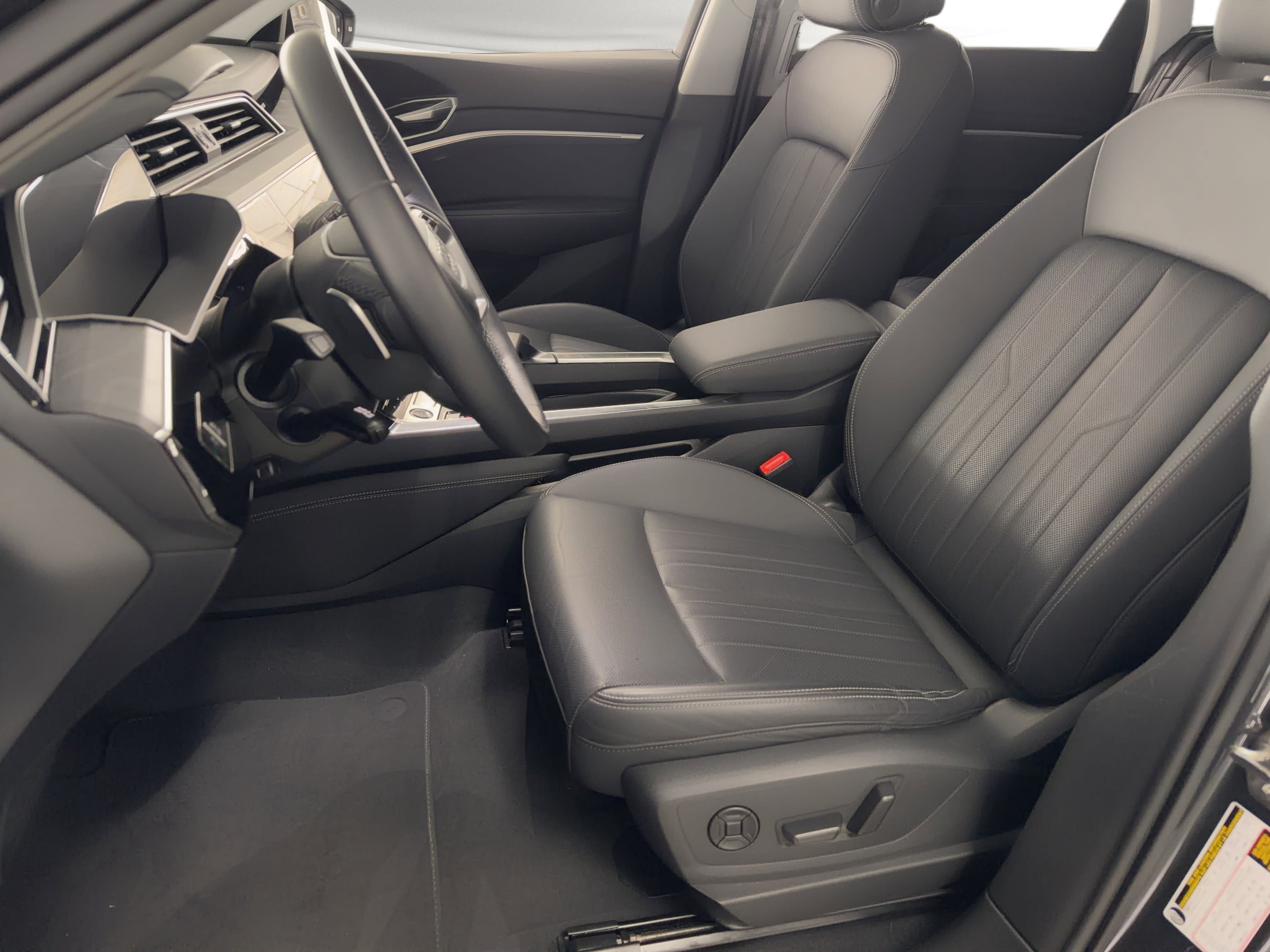 Used 2023 Audi e-tron Premium Plus w/ Premium Plus Package image 5