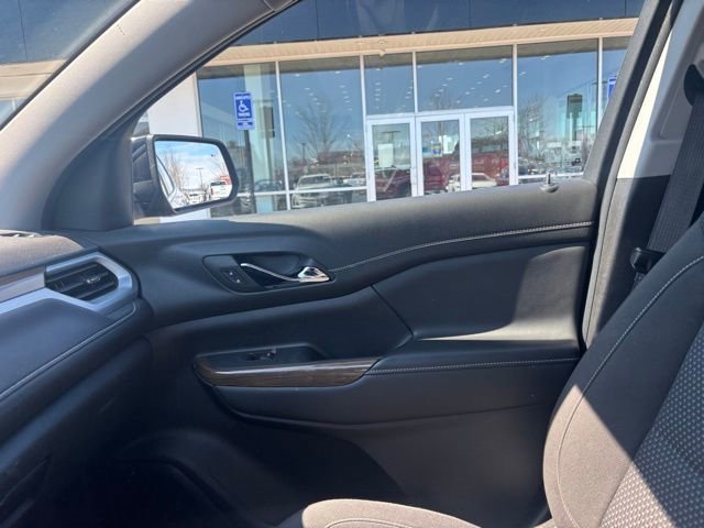 Used 2023 GMC Acadia SLE image 11