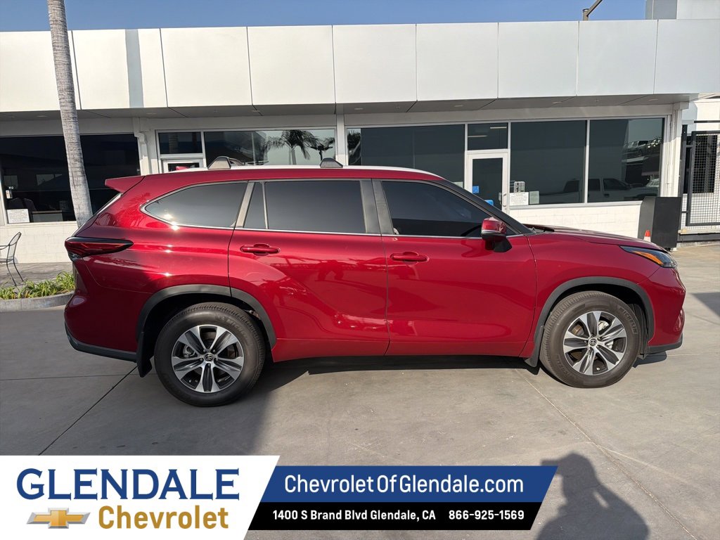 Used 2023 Toyota Highlander XLE image 7