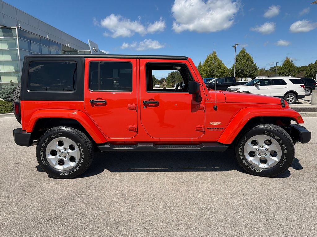 Used 2015 Jeep Wrangler Unlimited Sahara w/ Connectivity Group AWD/4WD image 9