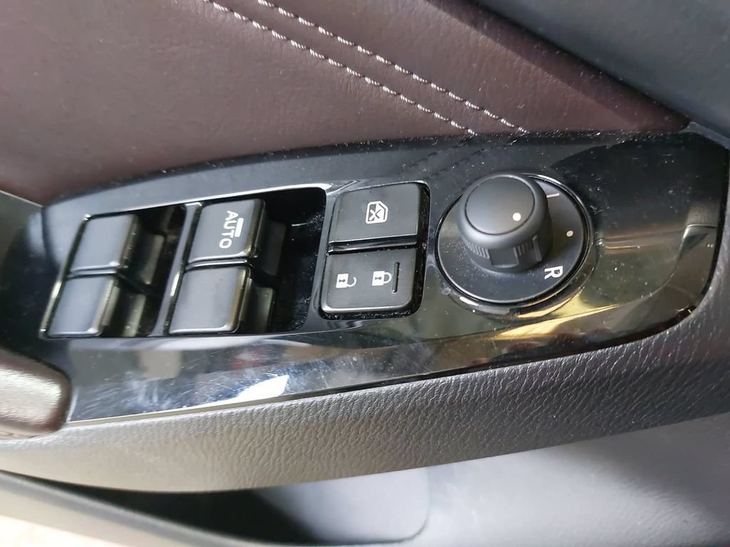 Used 2018 MAZDA MAZDA3 Touring FWD image 27